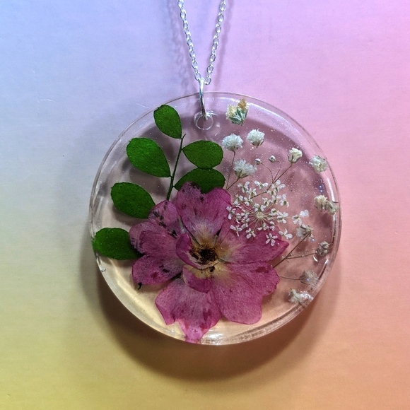 Jewelry - Dried Floral Resin Pendant Necklace